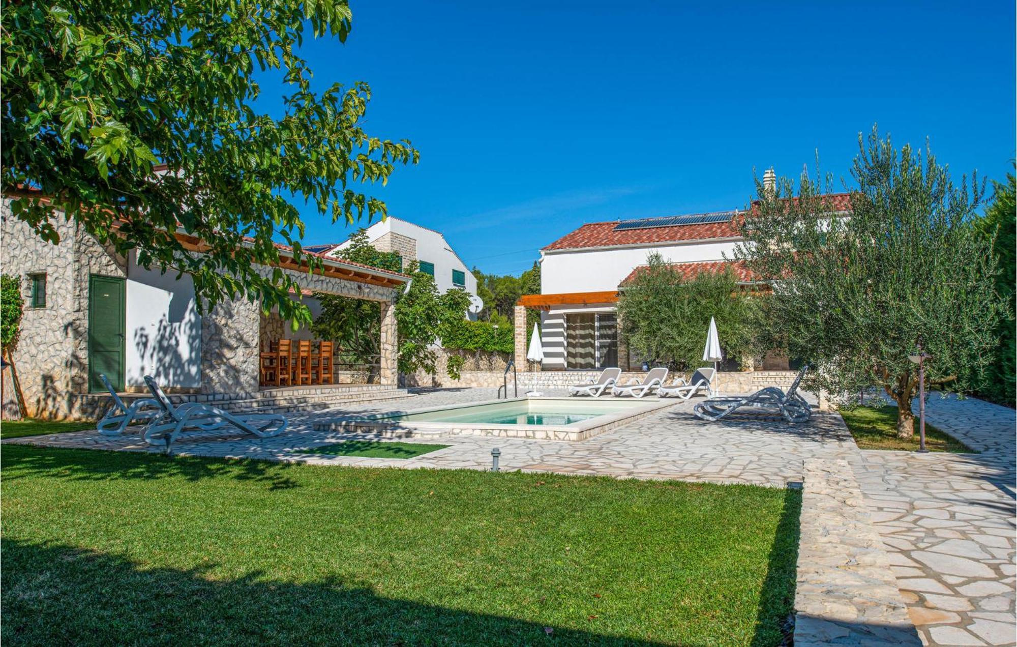 Lovely Home In Sibenik With Wifi Luaran gambar